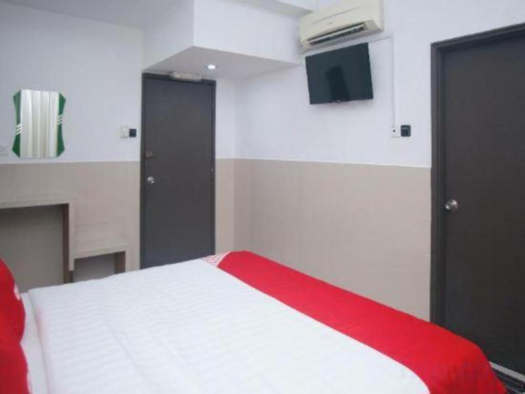 Oyo 89851 Leila Hotel Сандакан Экстерьер фото