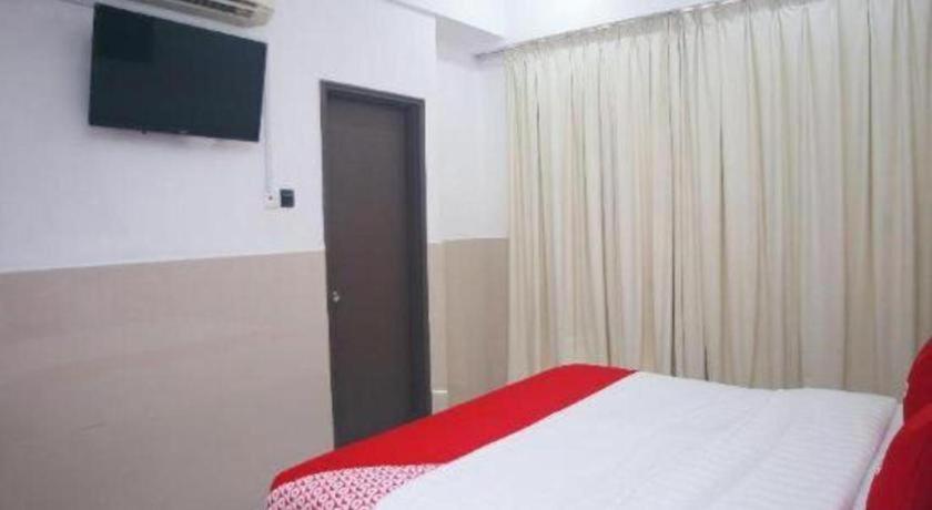 Oyo 89851 Leila Hotel Сандакан Экстерьер фото