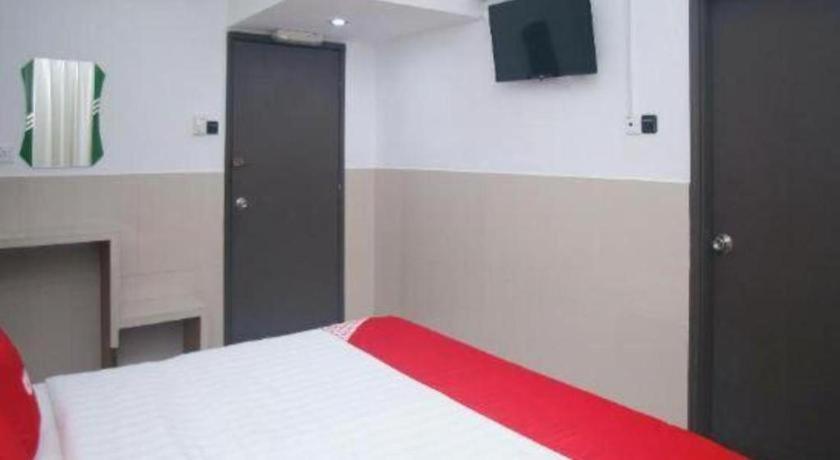 Oyo 89851 Leila Hotel Сандакан Экстерьер фото